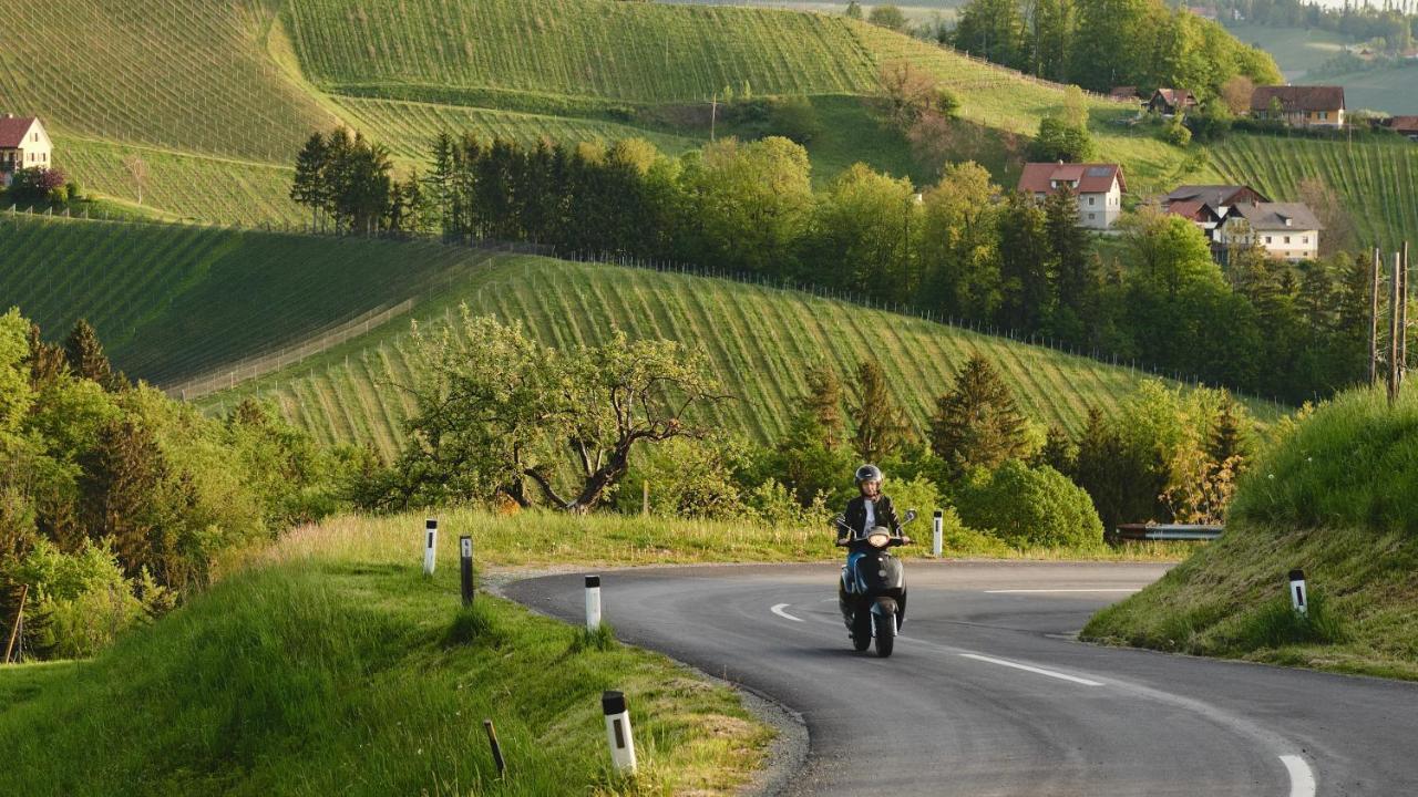 Landgut Am Poessnitzberg Hotel Leutschach Bagian luar foto