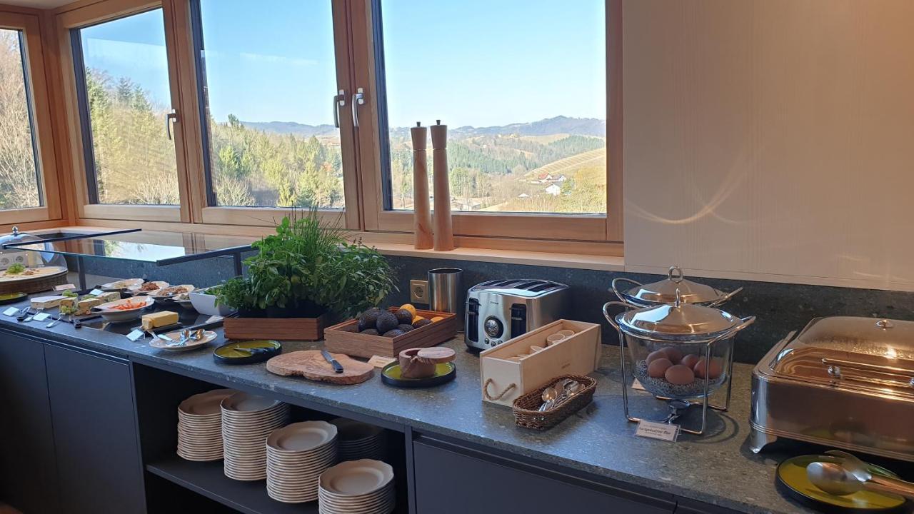 Landgut Am Poessnitzberg Hotel Leutschach Bagian luar foto