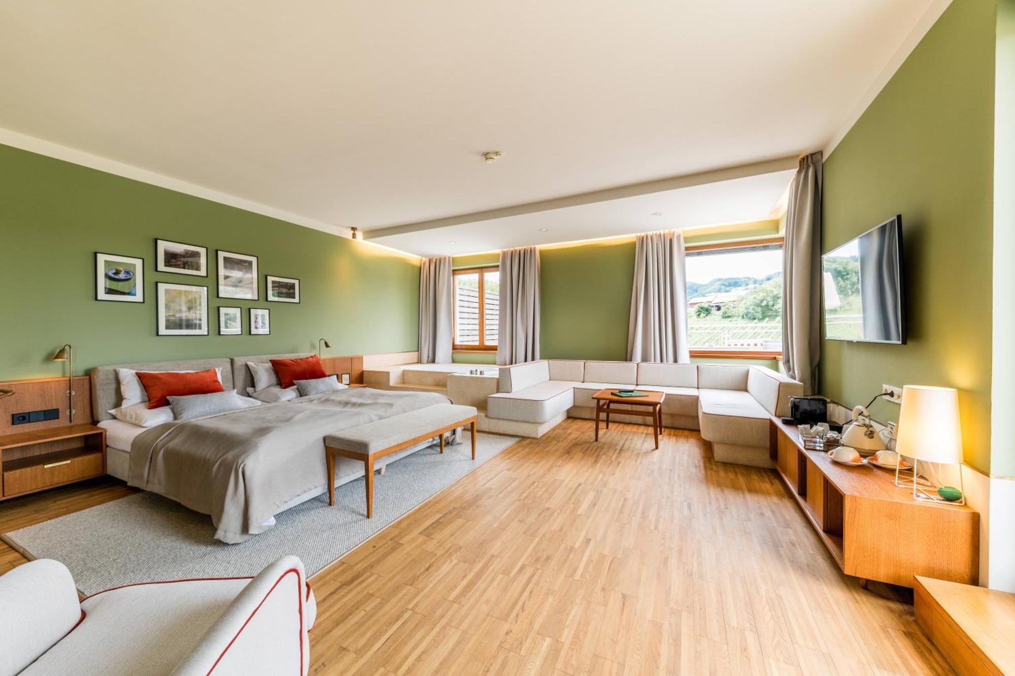 Landgut Am Poessnitzberg Hotel Leutschach Bagian luar foto